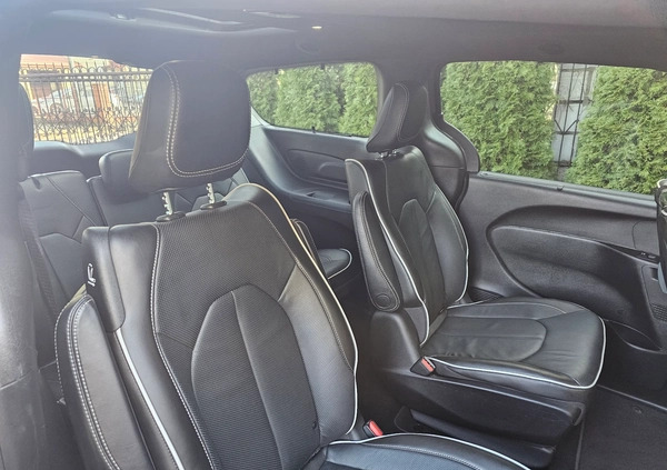Chrysler Pacifica cena 231117 przebieg: 28268, rok produkcji 2021 z Jarosław małe 436